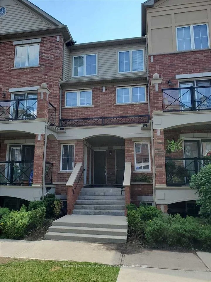 47 Hays Boulevard 4, Oakville, ON L6H 0J1