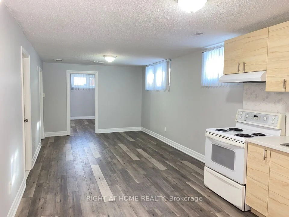 1157 Meander Court Lower, Mississauga, ON L4Y 4A7