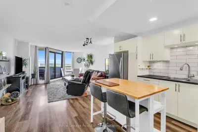 Condo Apartment in Halton Hills