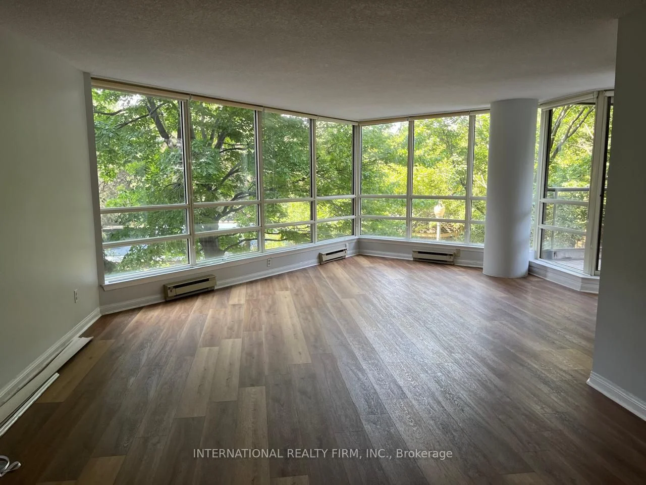 45 Kingsbridge Garden Circle 211, Mississauga, ON L5R 3K4
