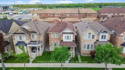Detached in Oakville