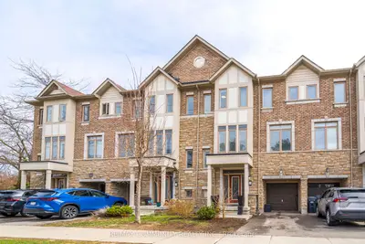 Att/Row/Townhouse in Mississauga