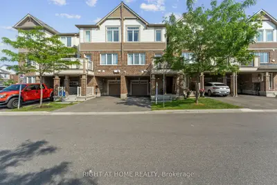 Att/Row/Townhouse in Milton