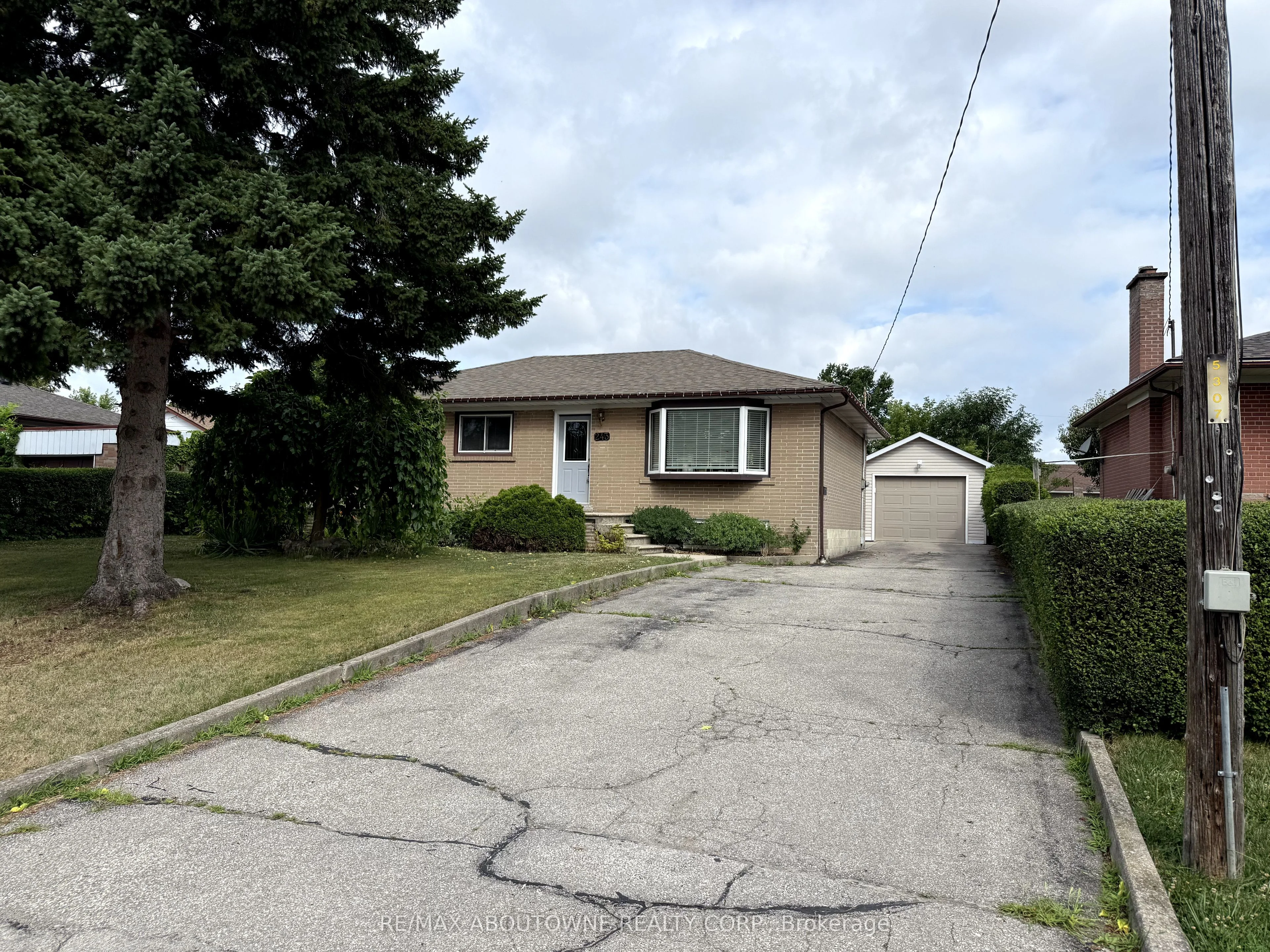 243 Weighton Drive, Oakville, On L6k 2p9