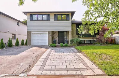 Detached in Burlington