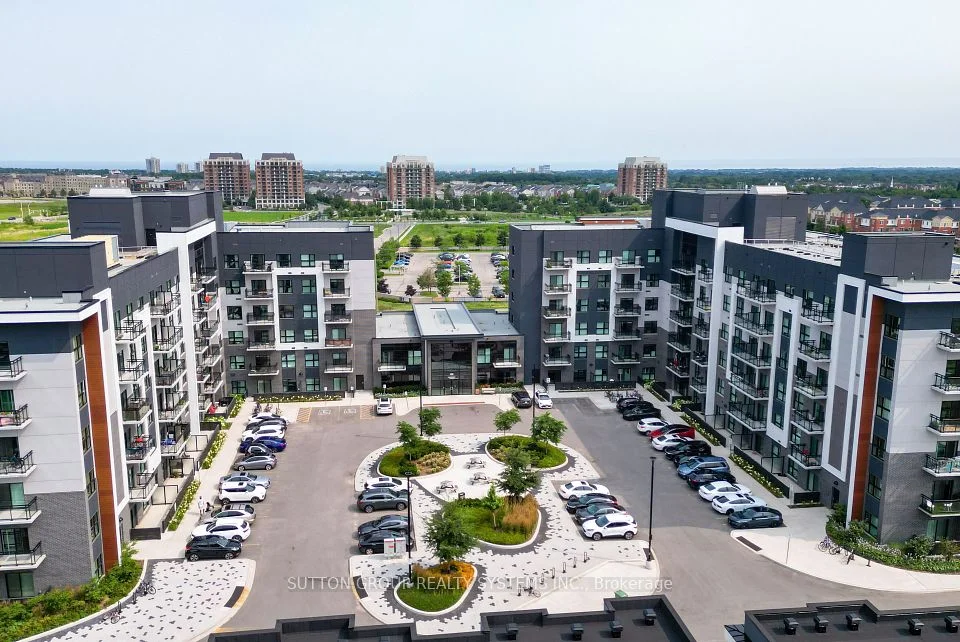 102 Grovewood Common 126, Oakville, ON L6H 0X2
