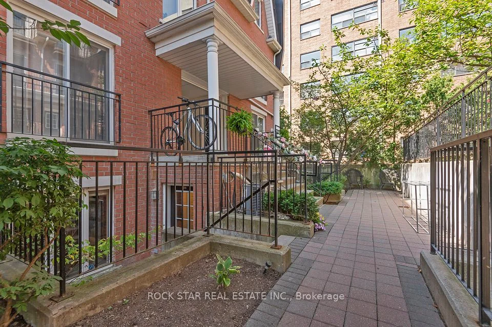 26 Laidlaw Street 1526, Toronto W01, On M6k 1x2
