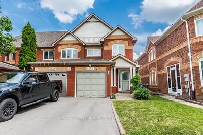 Att/Row/Townhouse in Mississauga
