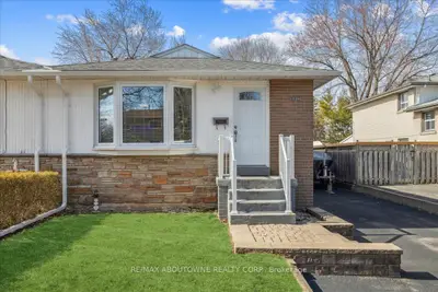 Semi-Detached in Oakville