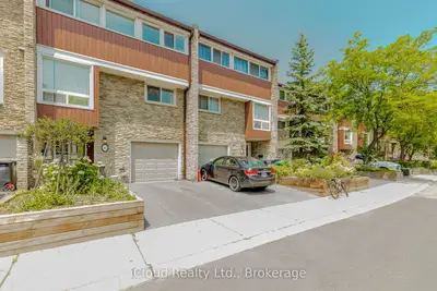 Condo Townhouse in Mississauga
