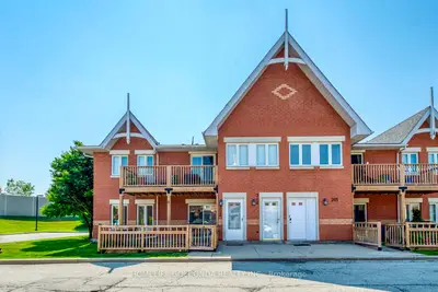 Condo Townhouse in Burlington