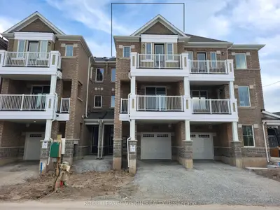 Att/Row/Townhouse in Milton