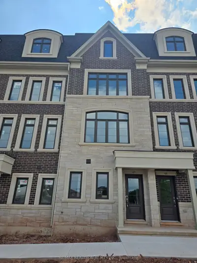 Att/Row/Townhouse in Oakville