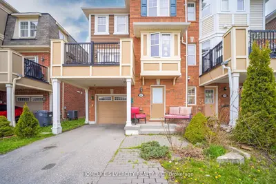 Att/Row/Townhouse in Brampton