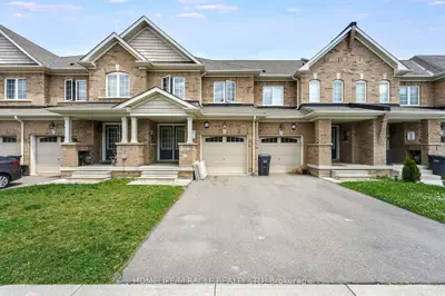 Att/Row/Townhouse in Brampton