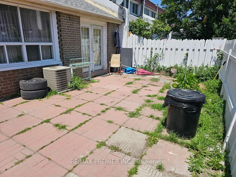 2901 Jane Street Unit 15, Toronto W05, ON M3N 2J8