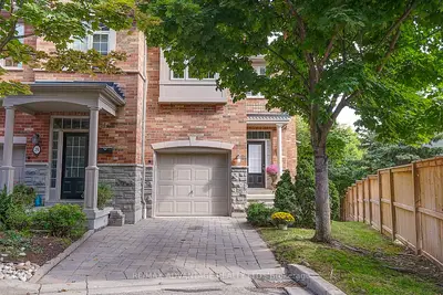 Condo Townhouse in Mississauga