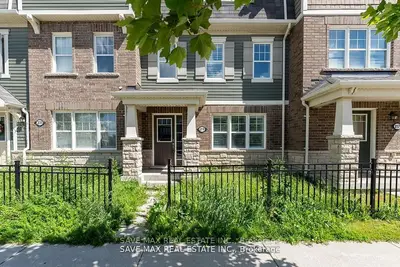 Att/Row/Townhouse in Brampton