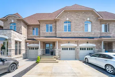 Att/Row/Townhouse in Brampton