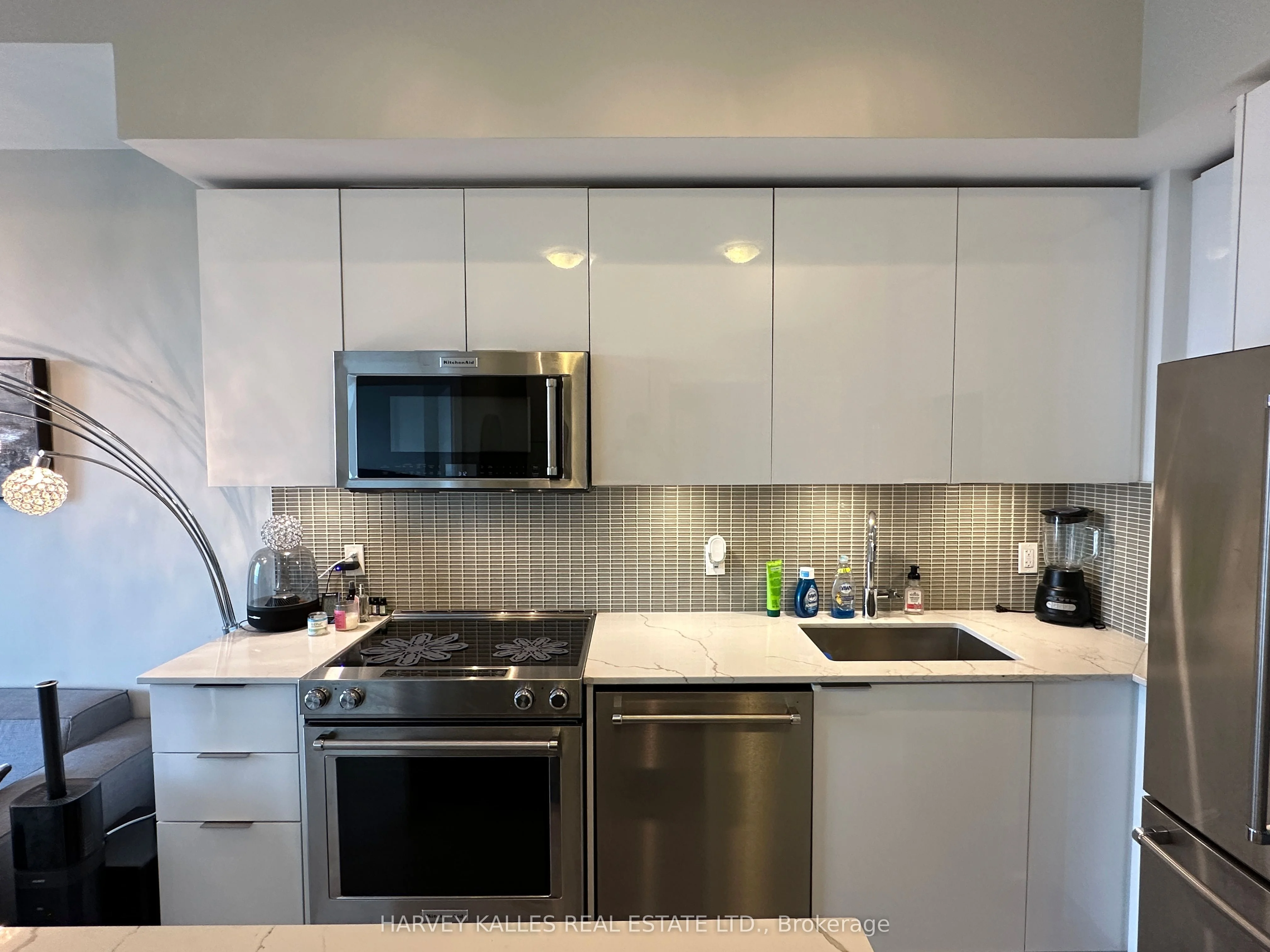 30 Shore Breeze Drive 4214, Toronto W06, ON M8V 1A1