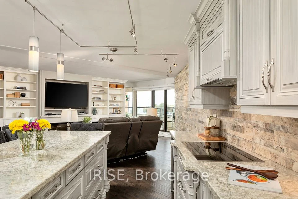 100 Bronte Road 304, Oakville, ON L6L 6L5