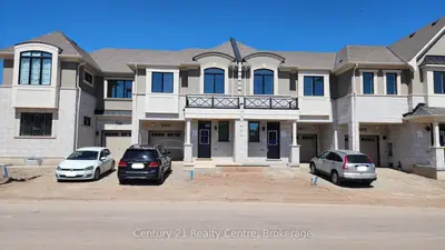 Att/Row/Townhouse in Oakville