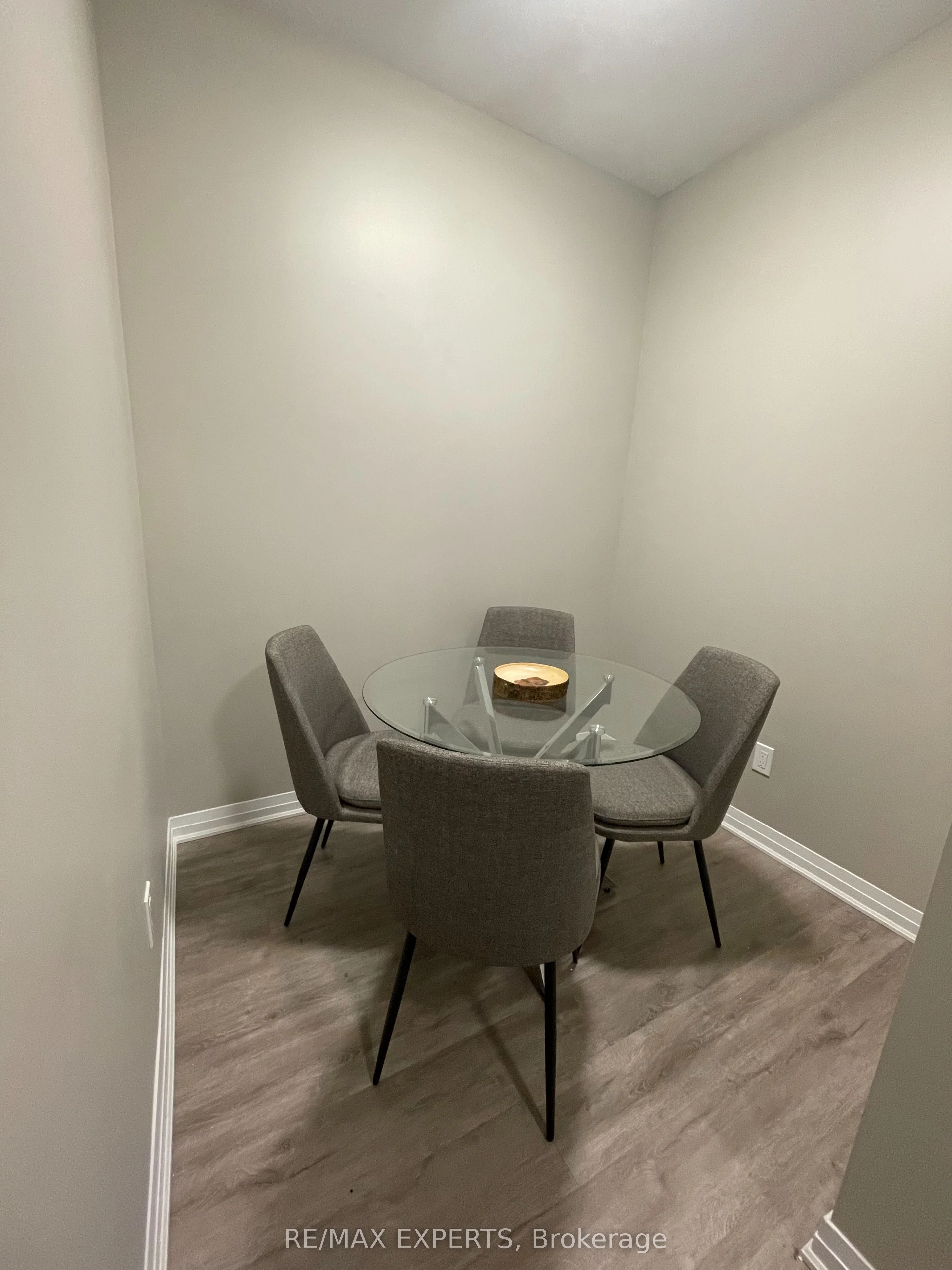 95 Dundas Street W 413, Oakville, ON L6M 5N4