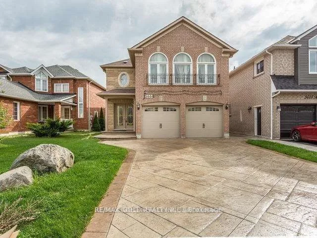 5444 Razorbill Court, Mississauga, ON L5V 2C9