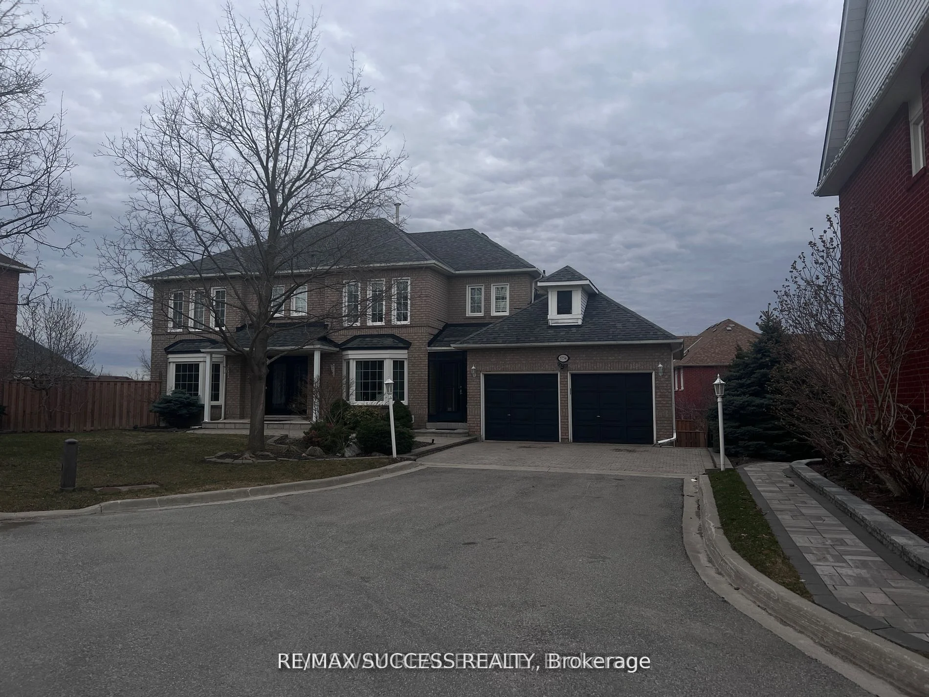 3734 Bishop Strachan Court, Mississauga, On L5n 6n9