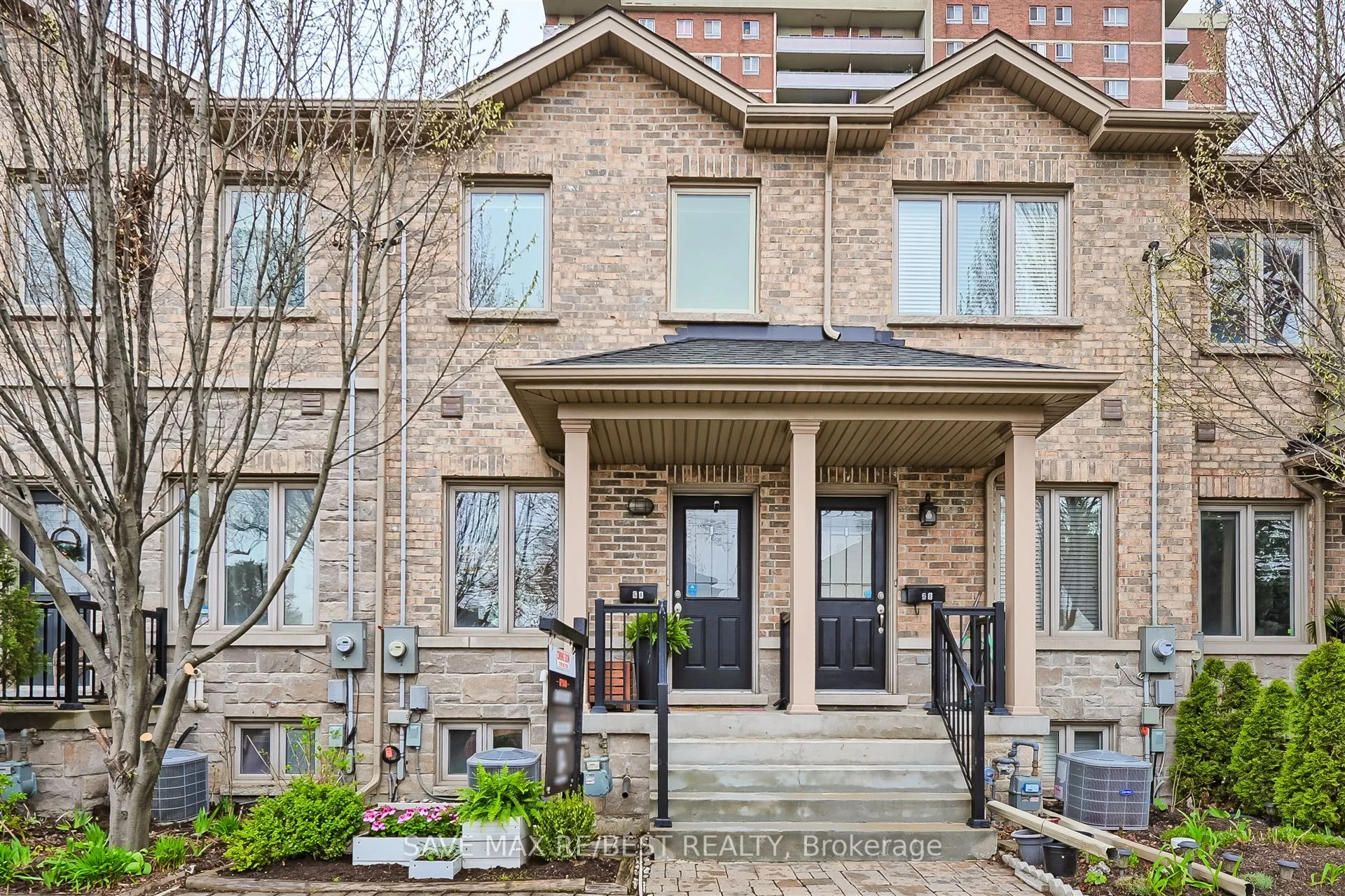 Att/Row/Townhouse in Toronto