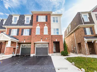 Att/Row/Townhouse in Brampton