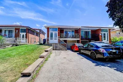 Semi-Detached in Mississauga