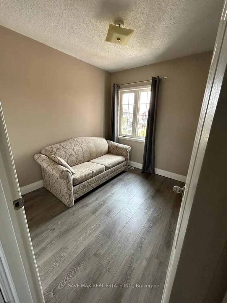 7371 Jaysnest Road, Mississauga, ON L5N 8J1