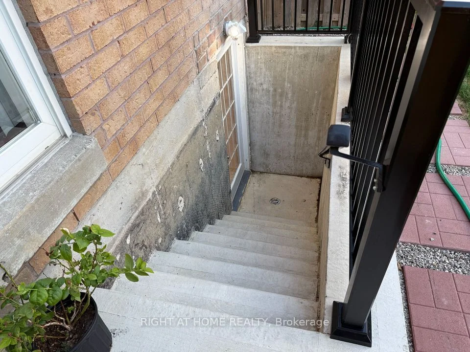 1045 Windbrook Grove Bsmt, Mississauga, ON L5V 2T1