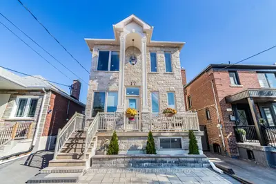 Duplex in Toronto