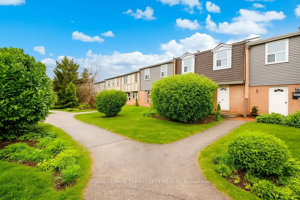 1050 Shawnmarr Road 45, Mississauga, ON L5H 3V1