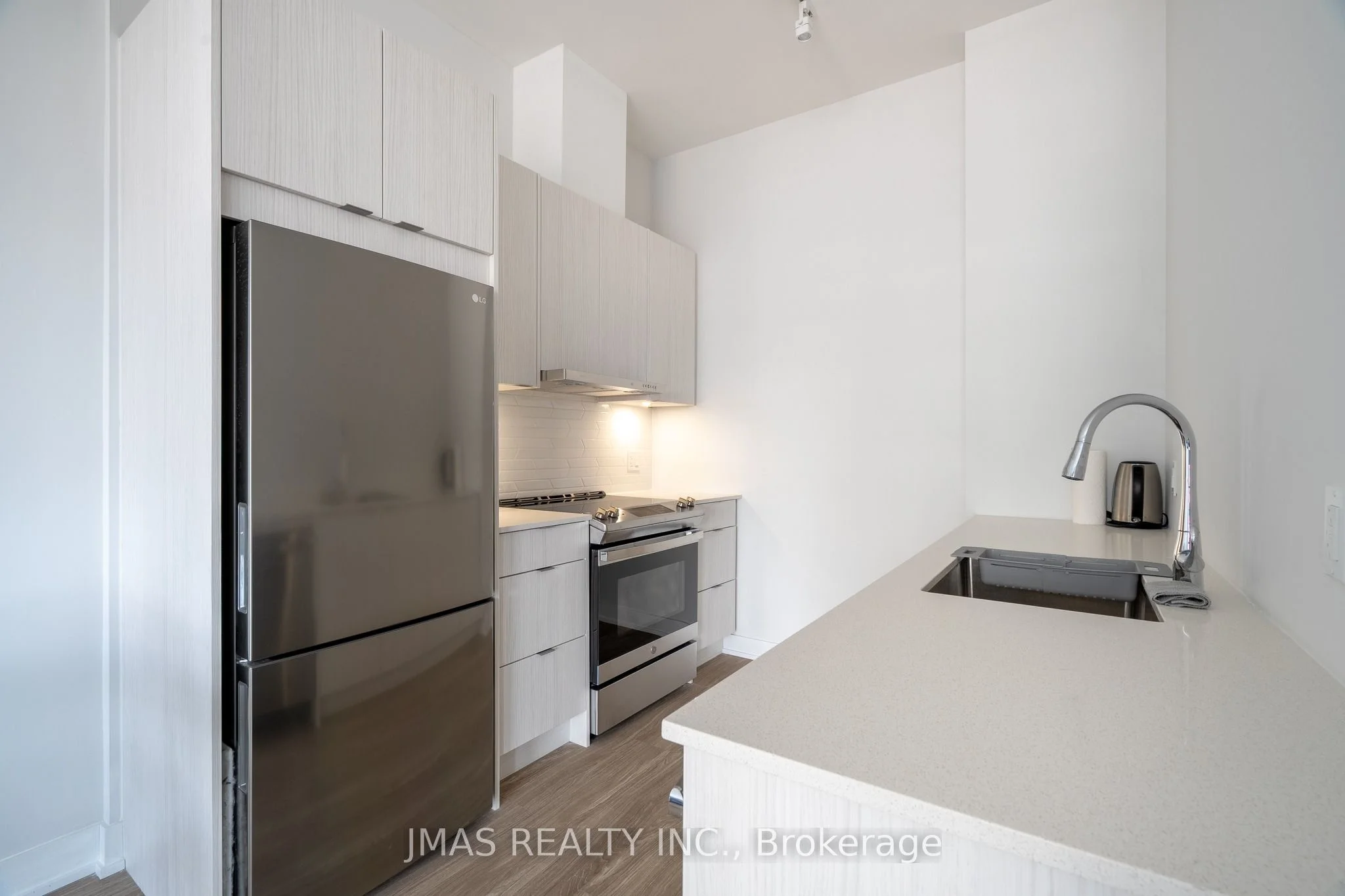 4130 Parkside Village Drive 416, Mississauga, ON L5B 3M8