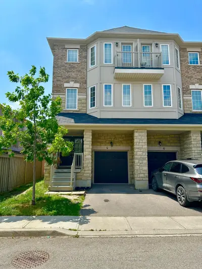 Att/Row/Townhouse in Brampton