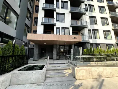 Condo Apartment in Milton