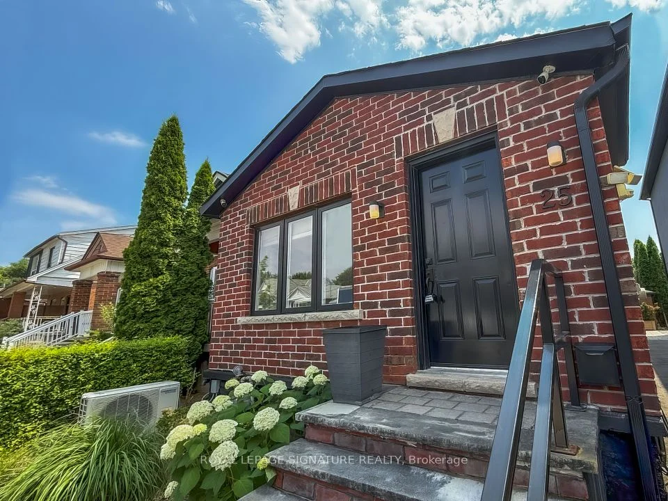 25 Belgravia Avenue Main, Toronto W04, ON M6E 2M4
