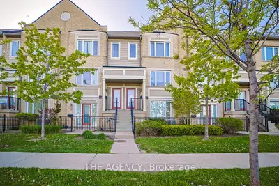 Condo Townhouse in Mississauga