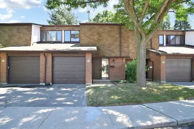 Condo Townhouse in Mississauga