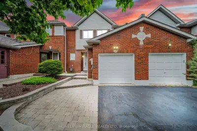 Att/Row/Townhouse in Mississauga