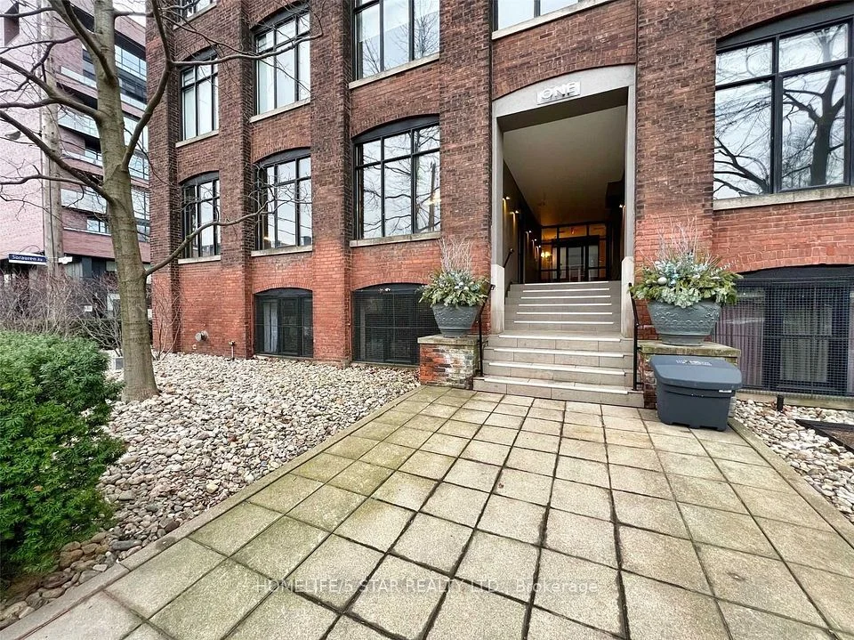 1 Columbus Avenue 101, Toronto W01, ON M6R 1S1