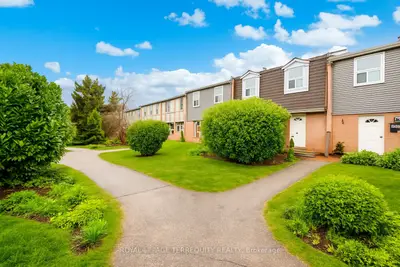 Condo Townhouse in Mississauga