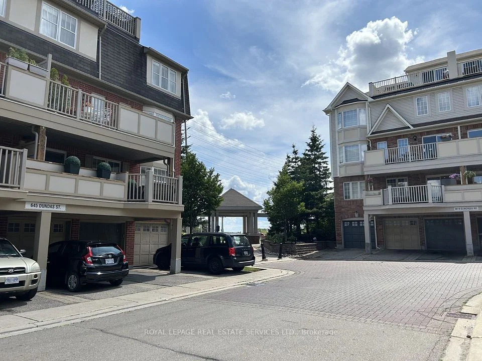 764 Neighbourhood Circle 4, Mississauga, On L5b 0b7