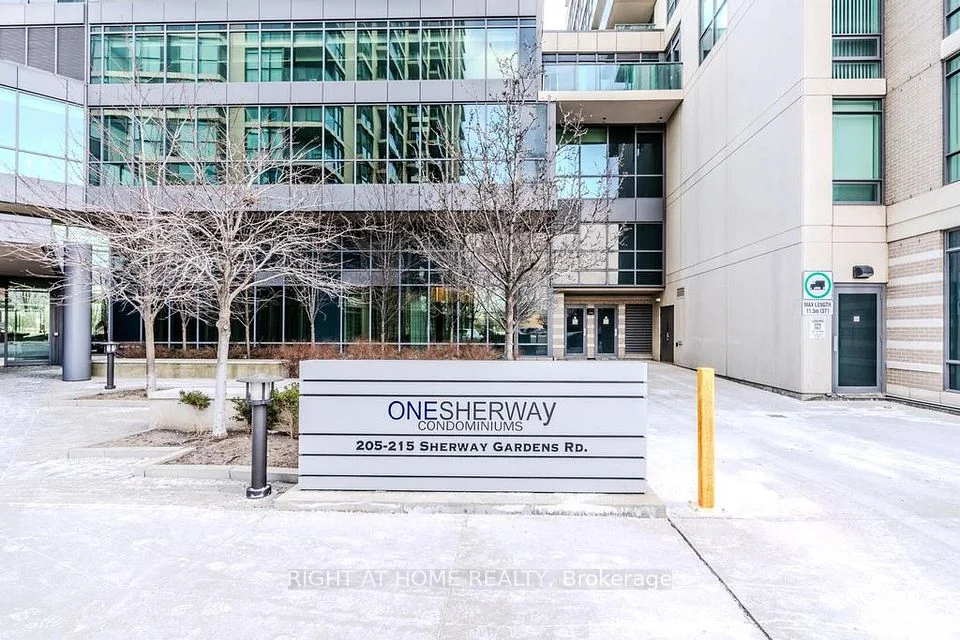 215 Sherway Gardens Road 2308, Toronto W08, On M9c 0a4