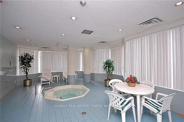 Common Element Condo in Mississauga