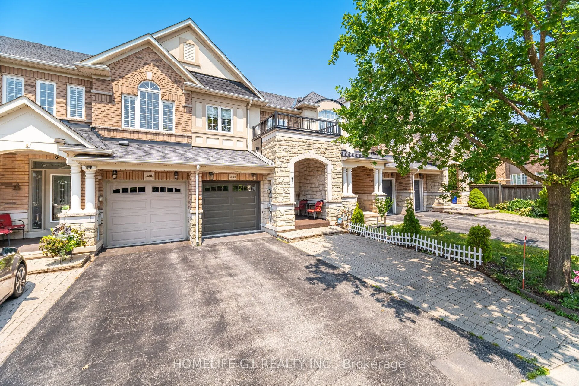Att/Row/Townhouse in Oakville