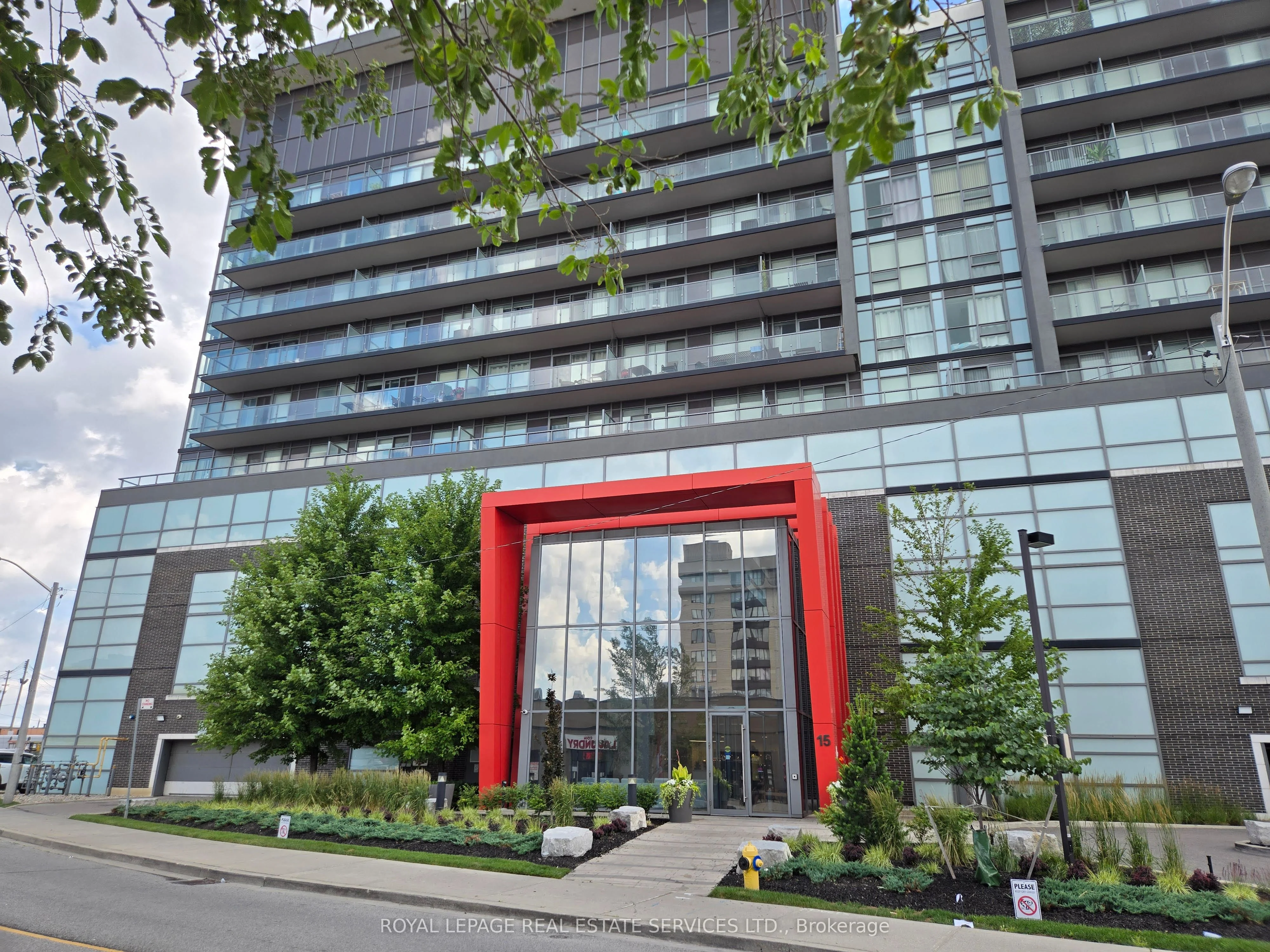 15 James Finlay Way 812, Toronto W05, ON M3M 0B3
